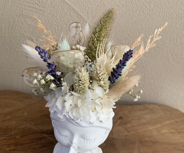 Vase silhouette femme nature