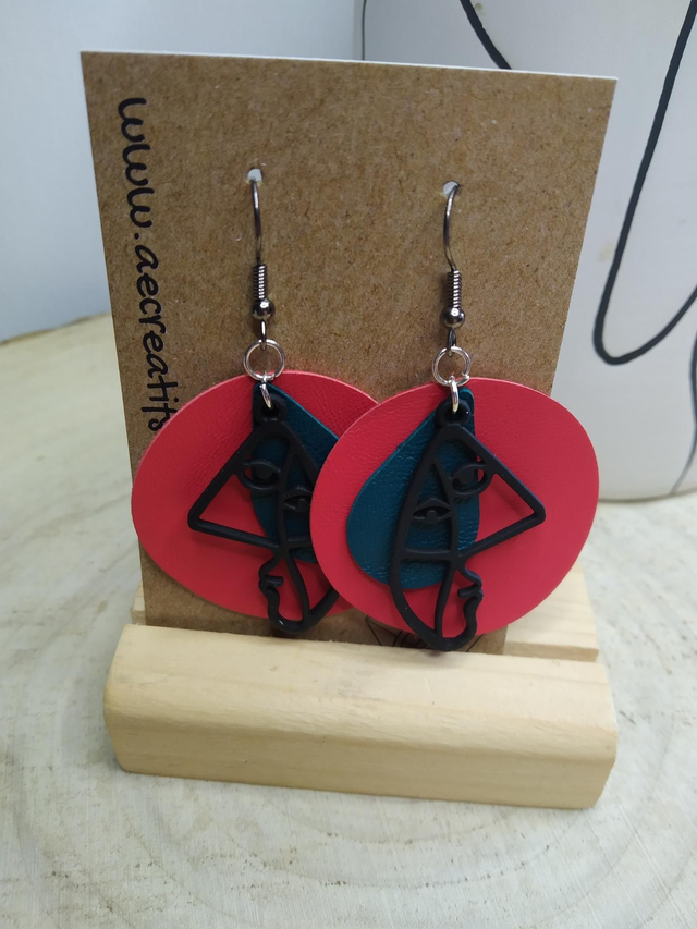 Boucles d&#039;oreilles line art cuir fushia 