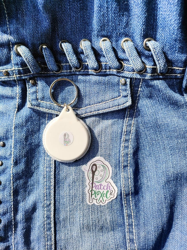 Y0shi mini Badge ou porte clé brodé à la main Pixel art