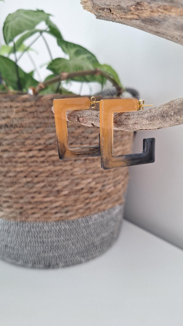 Créoles carrées noires et dorées 