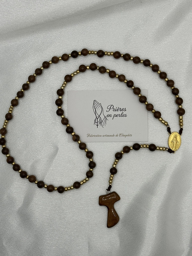 Chapelet artisanal en bois brun – Paix et humilité
