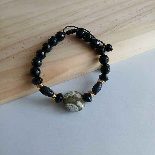 Heren armband Rhyoliet met Onyx en Lavasteen (2.028)