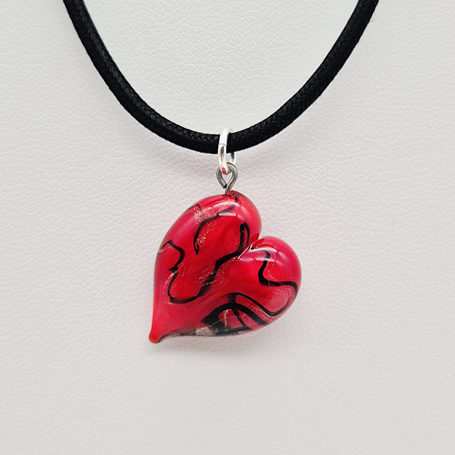 Pendentif Cœur rouge avec fil noir et aventurine dorée 4