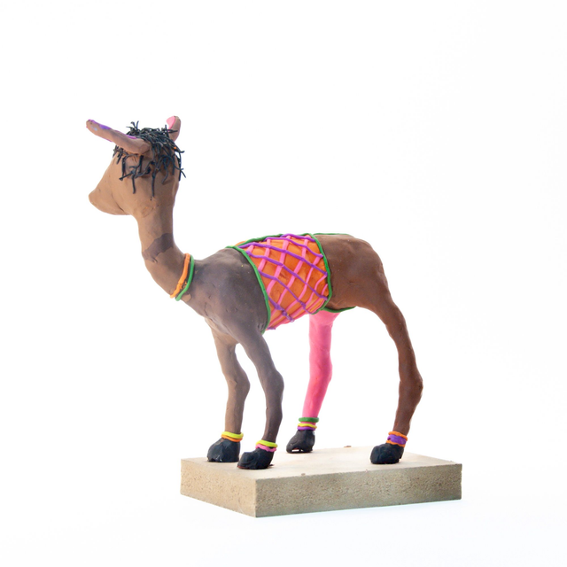 Margot Brekelmans  Miss Burlington  "Hertje" 20x15x26 cm polymeer clay