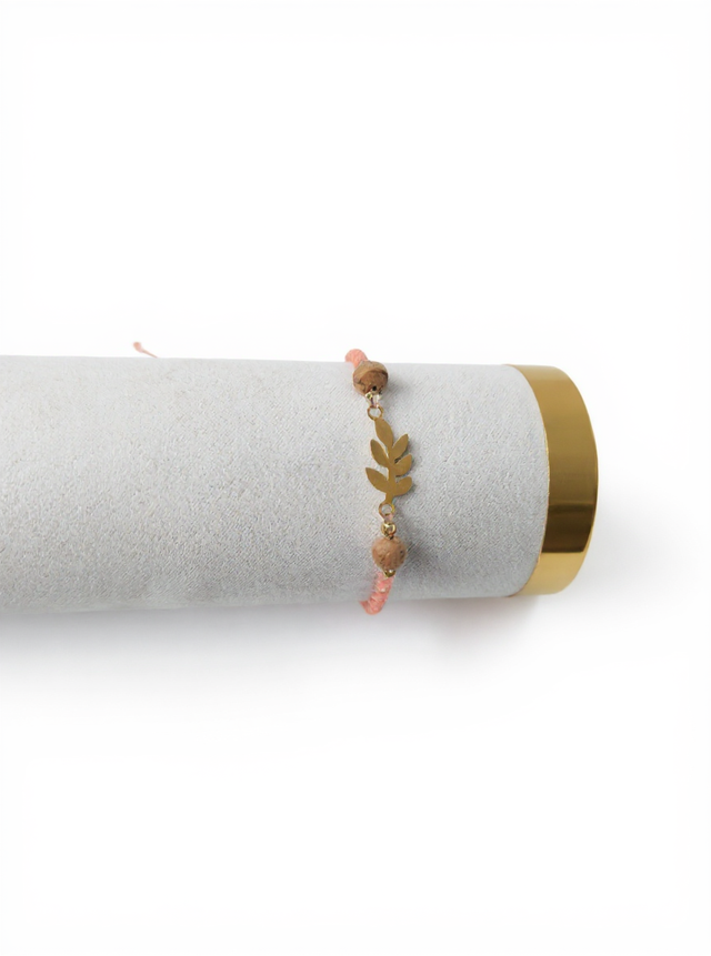 Bracelet feuille doré en micro-macramé