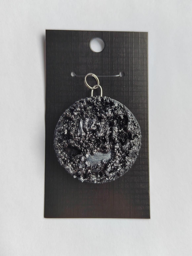 Freedom call 5 - Black textured pendant
