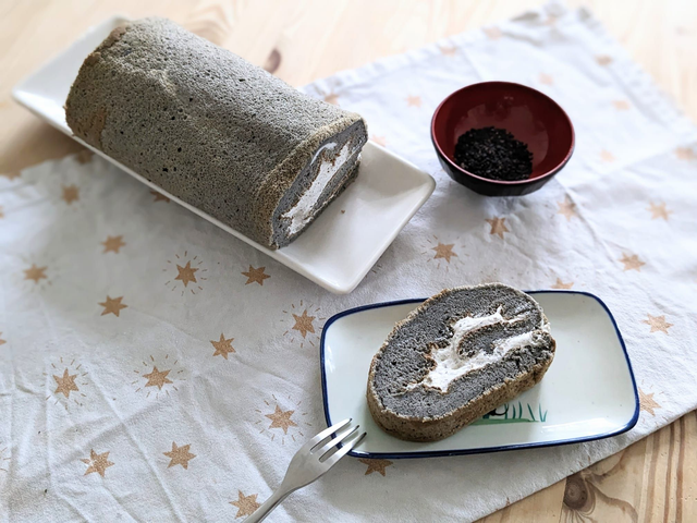 Fresh cream black sesame roll