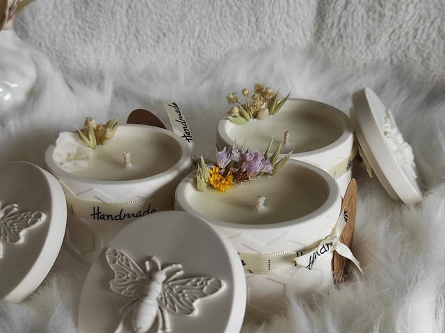 Bougie fleurie pot abeille 