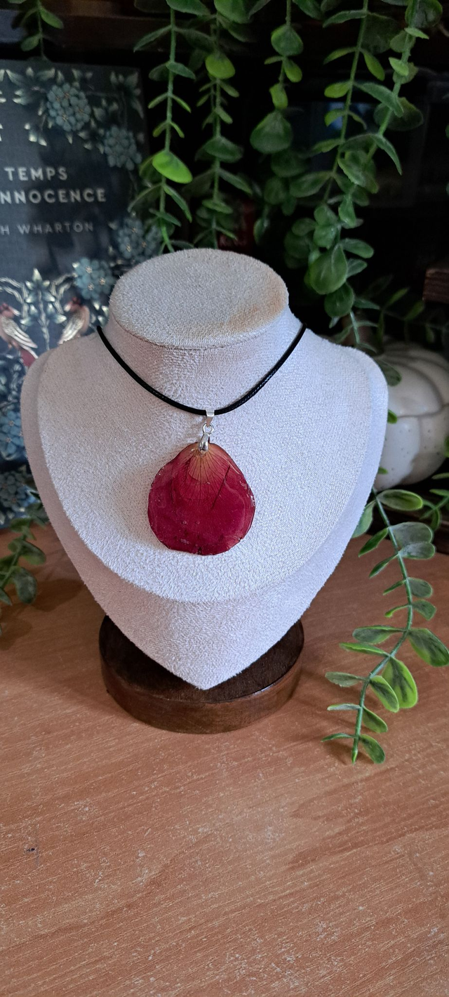 Collier véritable pétale de rose 