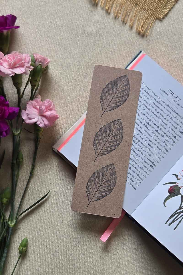 Marque-page botanique en impression végétale minimaliste - Feuilles de hêtre 