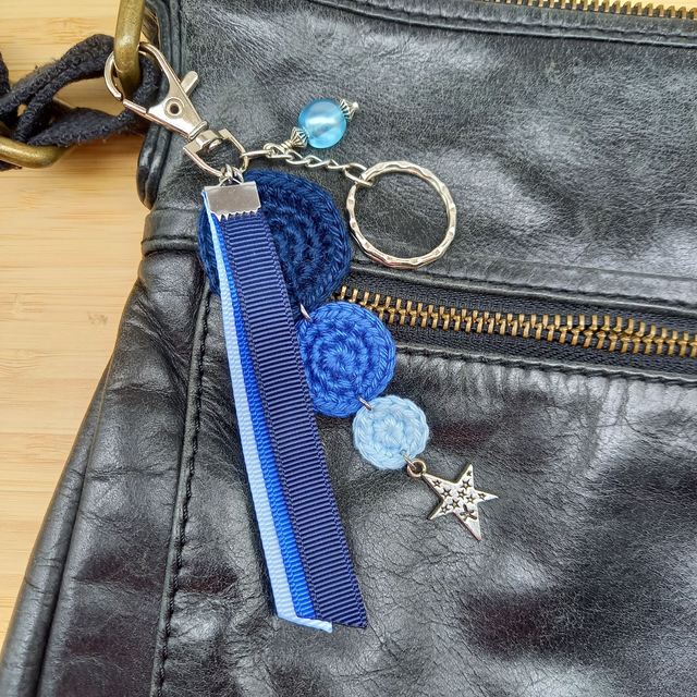 Bijou de sac / porte-clés bleu - Etoiles