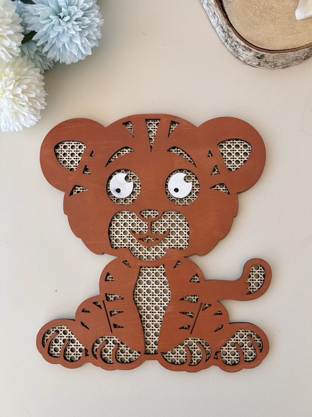 lion en bois effet rotin 