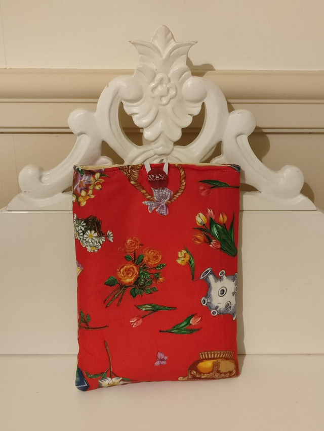 Travel Book Cover 'Flowers and Red'