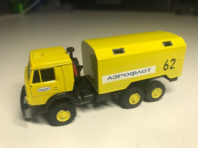 Kamaz Kofferaufbau Aeroflot "62" 1/87