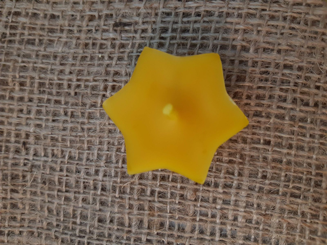 Plovoucí svíčka ze včelího vosku - hvězda