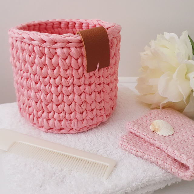 Gehaakt mandje - roze (12cm. Ø)