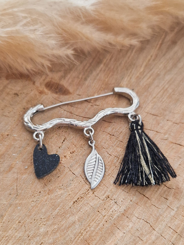 Broche à breloques "Cœur" - Modèle noir sur support argenté