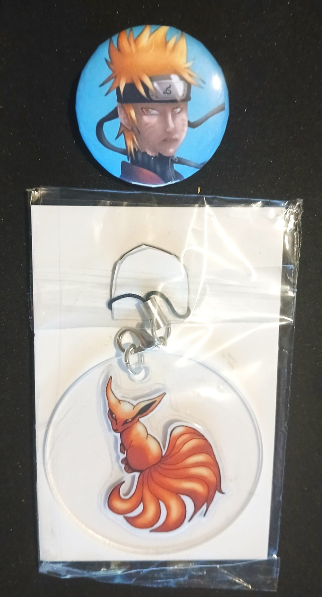 Kyubi Lots porte clé et Badge