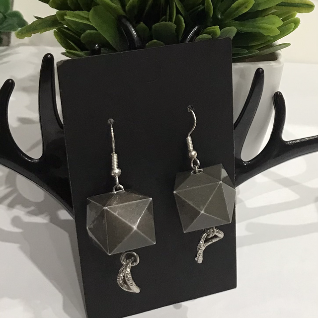 Black/Grey Dangling Earrings- SDG42