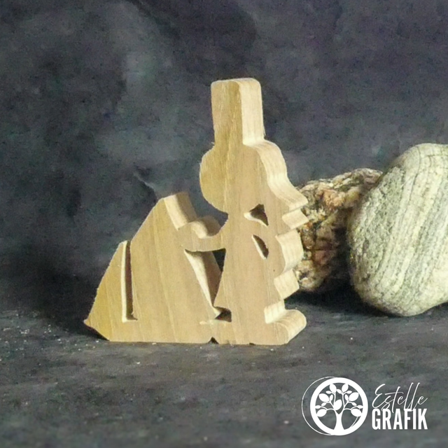 Bigoudène avec un bateau