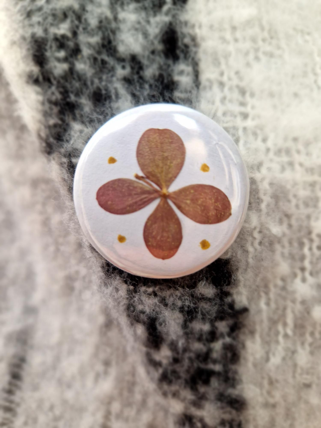 Badge fleuri &quot;hortensia &quot;