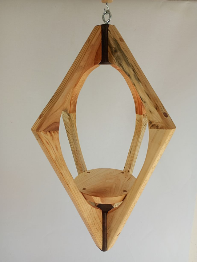 Suspension Bois - H56cm x L34cm - plateau tilleul / arceaux sapin / pièces assemblage bois exotique S006