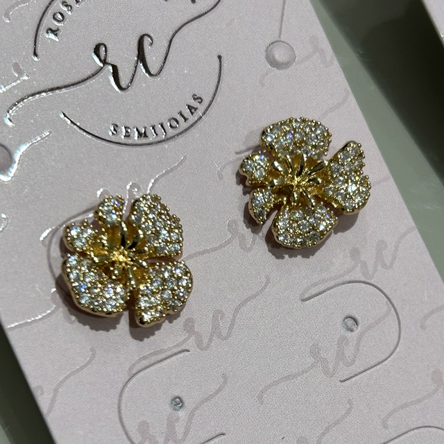 Brinco mini flor - banho flash Disp dourado e prateado