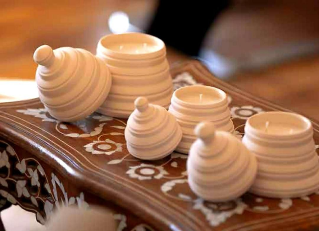 Bougie White tourbillon forme nid d'abeille parfum orange à la cannelle