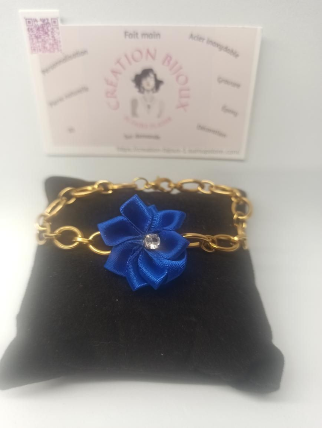 Bracelet avec fleur bleu 