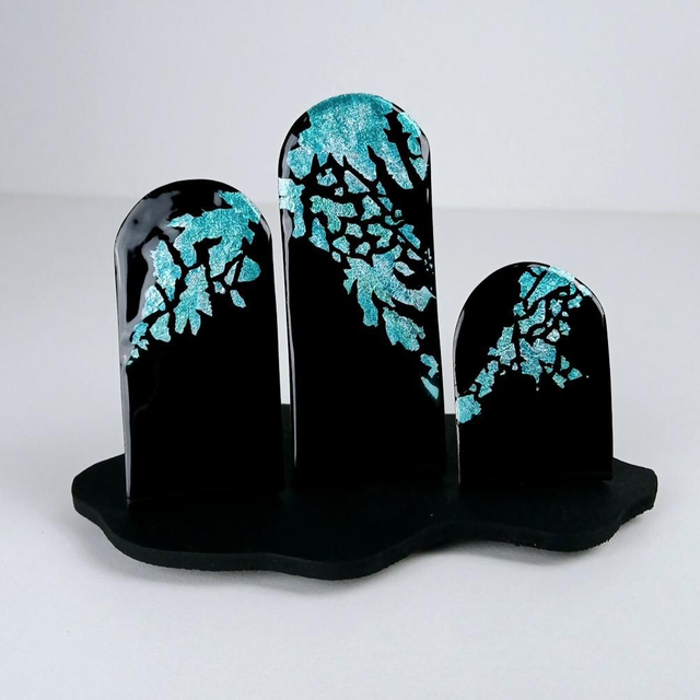 Triptyque en émail et paillons d'argent 