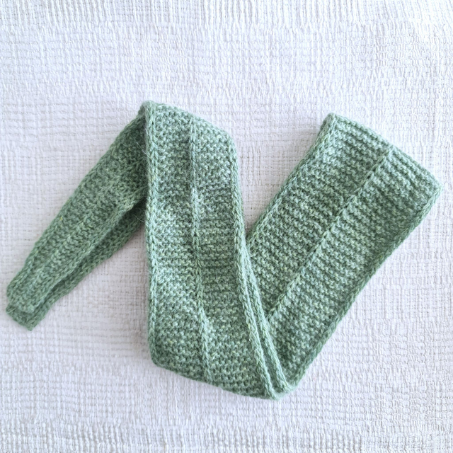 Handstickad ljusgrön scarf