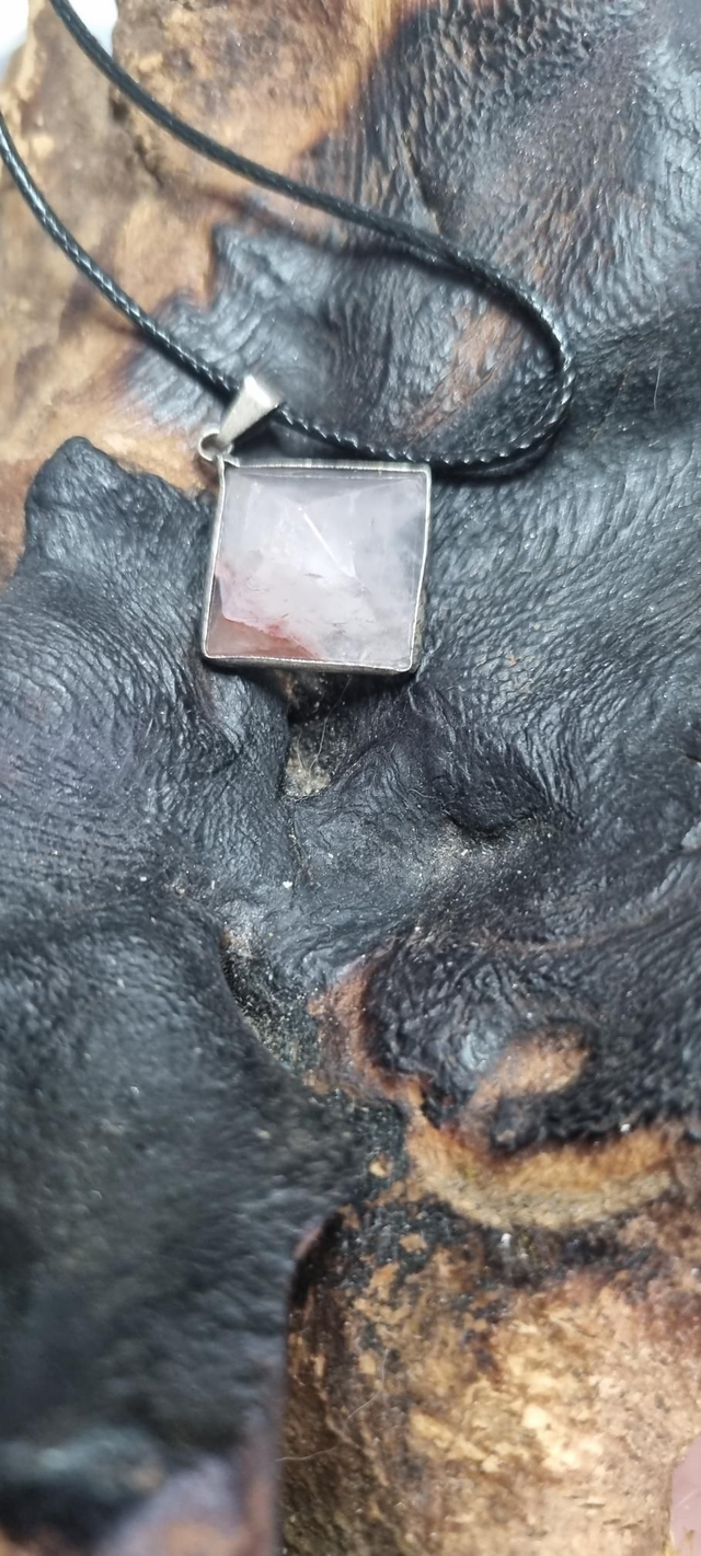 Pyramide quartz fraize