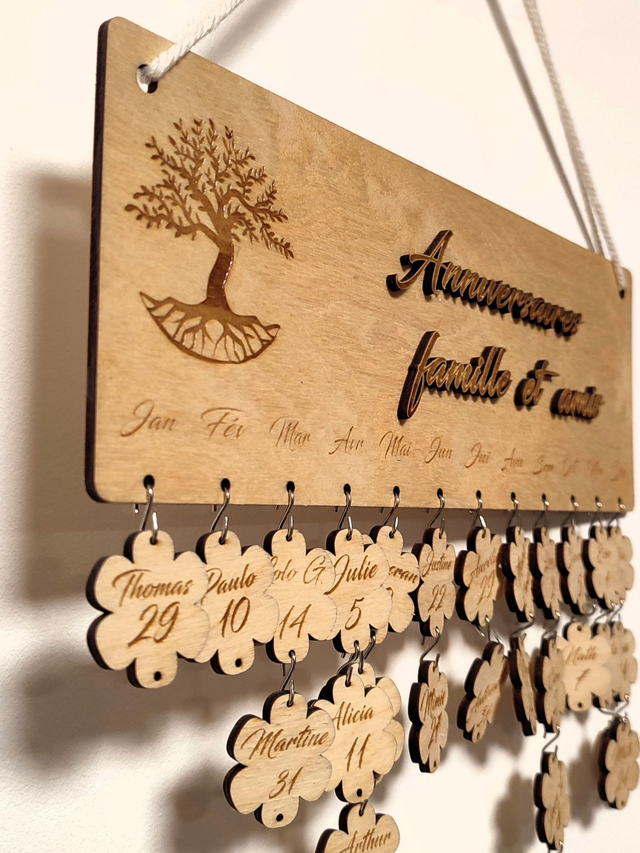 Calendrier éternel anniversaires en bois – “Famille & Amis” – Personnalisable