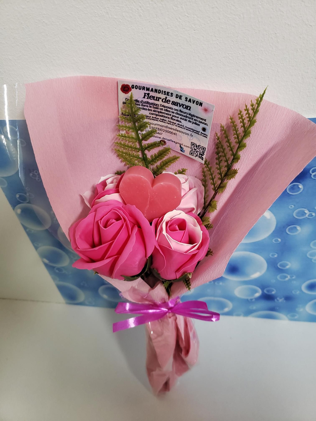 Bouquet fleurs de savon et savon d'invité 
