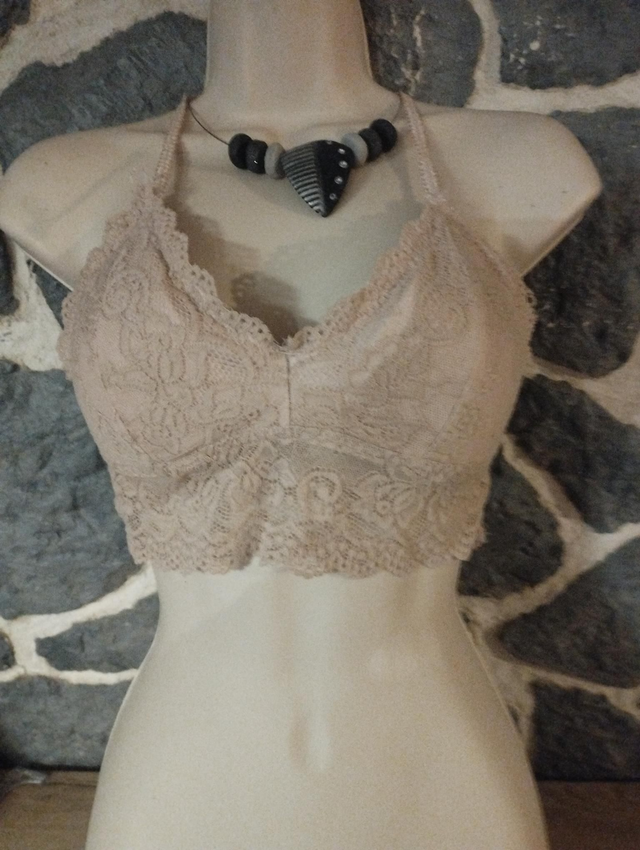 Brassière couleur chair taille L