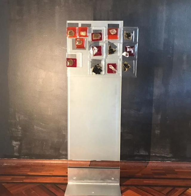 12 Glasobjekt "geo" . 38 x 93 cm