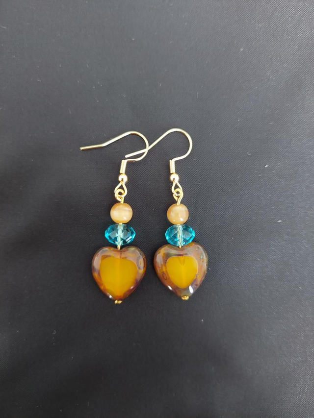 Boucles d&#039;oreilles coeur couleur caramel 