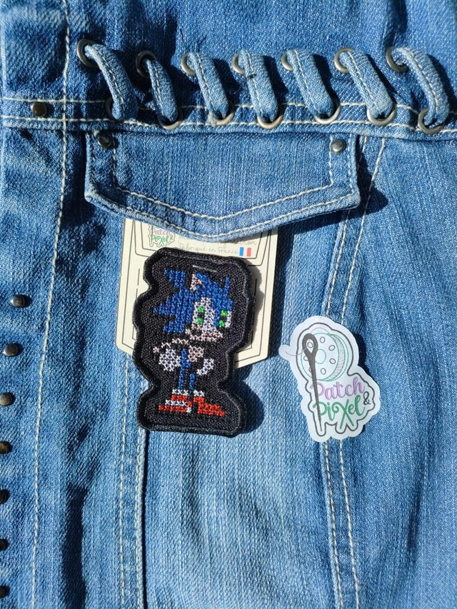 Sonic point de croix écusson brodé 