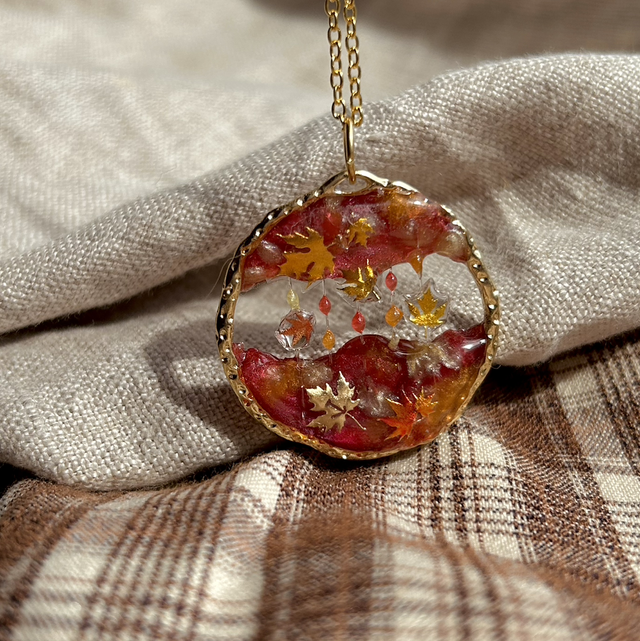 Cosy Autumn - Falling Autumn Leaves Necklace