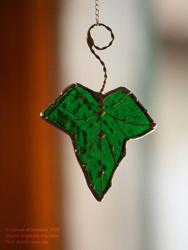 Petite feuille de lierre commun 