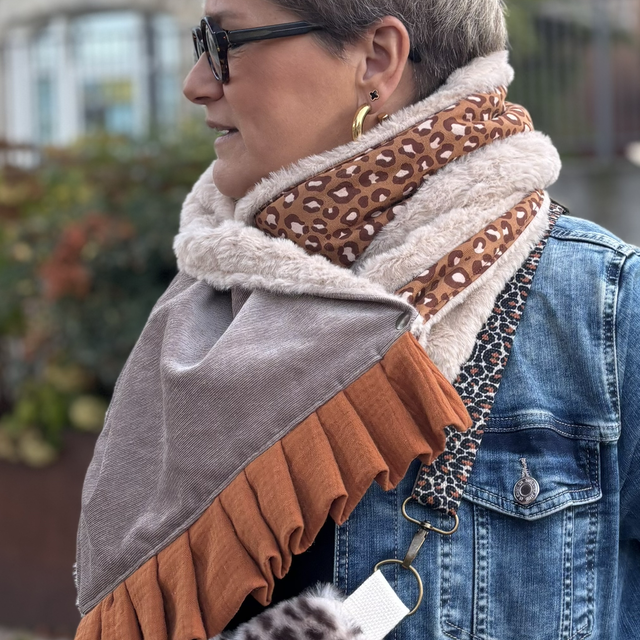 Écharpe Cocoon Fluffy – Léopard Caramel