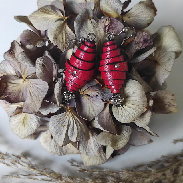 Boucles d&#039;oreilles Rouleaux en cuir 