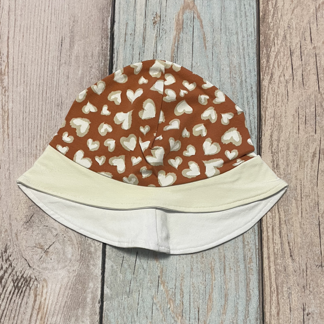 Sonnenhut, Größe 53-55, Herzen beige 