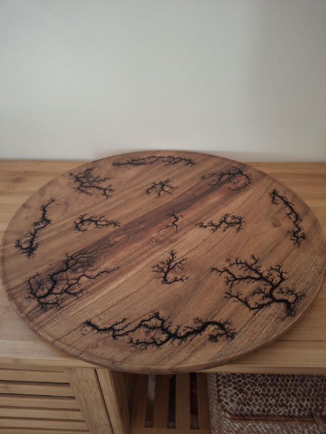 Grand plateau rond en acacia