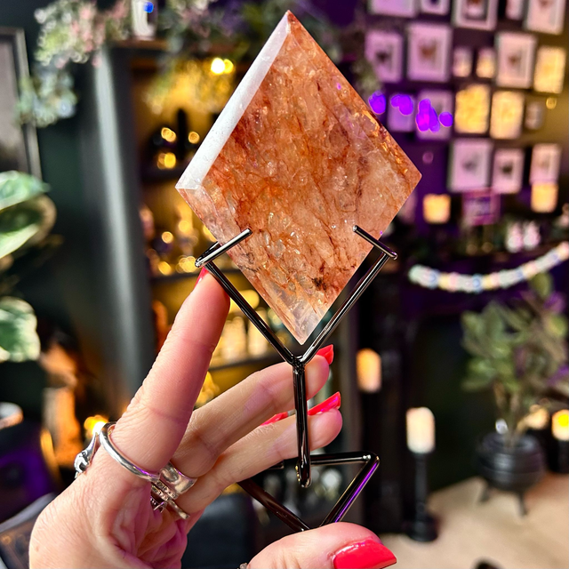 Fire Quartz Diamond on Stand R44Z19