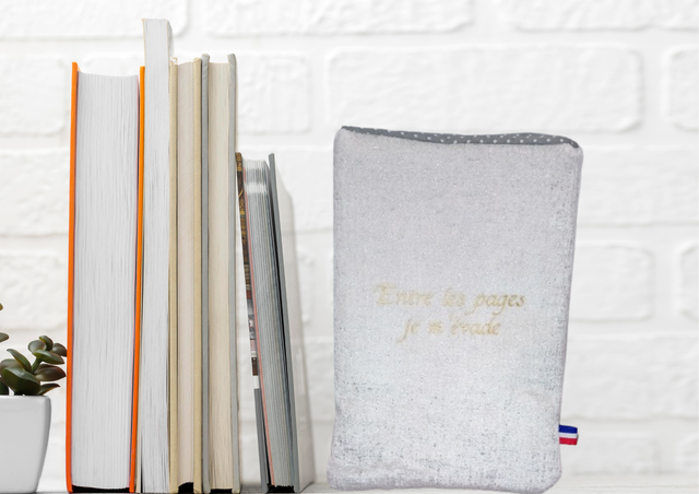 Pochette livre blanc velour paillette