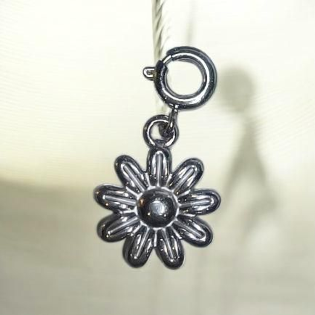 🌸 Charm’s Petite Fleur en Acier Inoxydable – Breloque Bijou 11 mm Argenté