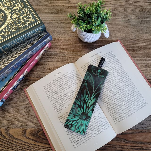 Marque-page 079 : Batik fleur vert foncé