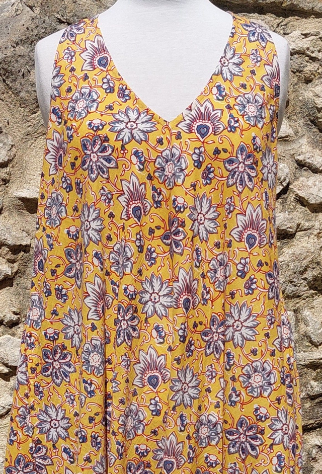 Robe d&#039;été flottante en coton léger imprimé à la main, motif floral bleu, blanc, jaune