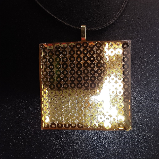 Pendentif carré collection élégance or